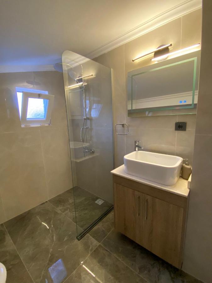 Shared Pool Flat Located 3 Min To Beach In Kalkan Apartment Exterior foto